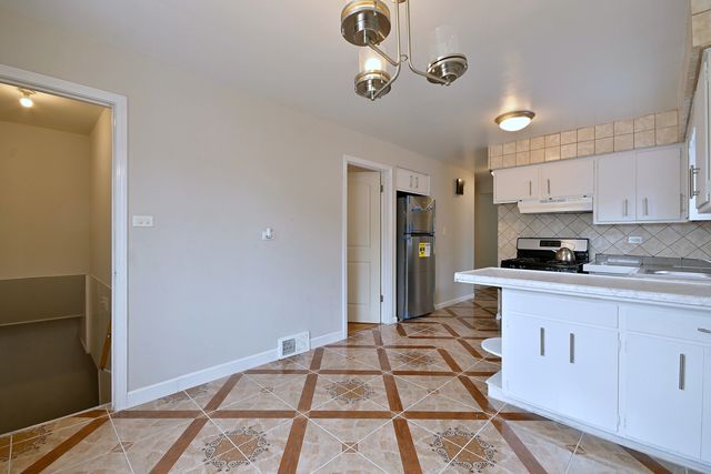 11121 S Ewing Avenue, Chicago, IL 60617