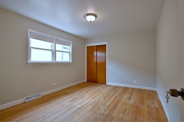 11121 S Ewing Avenue, Chicago, IL 60617