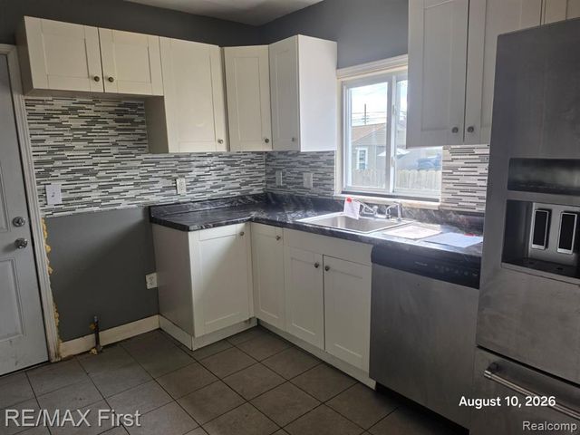 6752 Meadow Avenue, Warren, MI 48091
