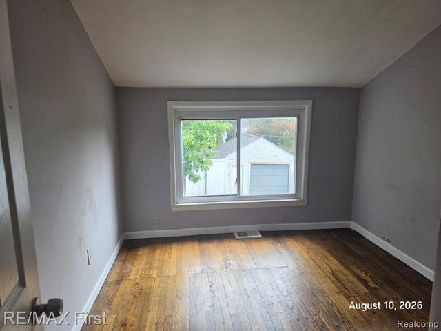 6752 Meadow Avenue, Warren, MI 48091