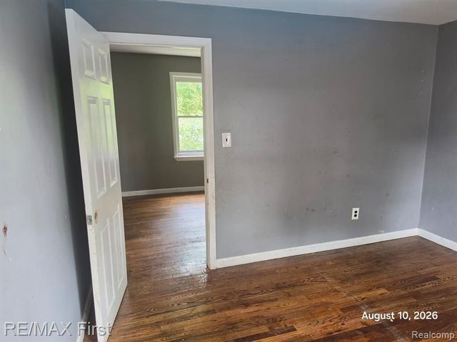 6752 Meadow Avenue, Warren, MI 48091
