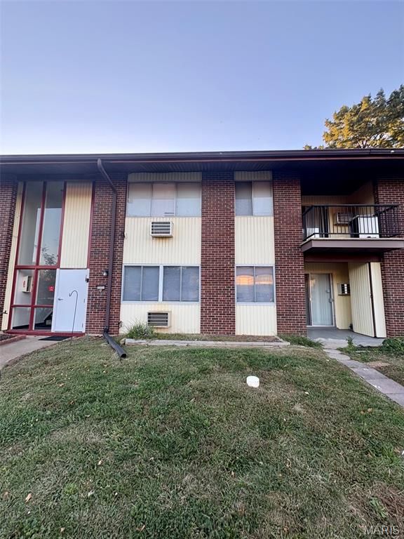 7551 Hazelcrest Drive H, Hazelwood, MO 63042