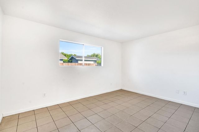 655 Forest Lane, Sanger, CA 93657