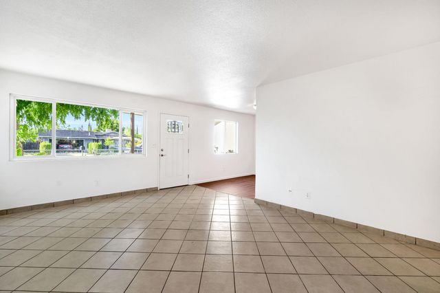655 Forest Lane, Sanger, CA 93657