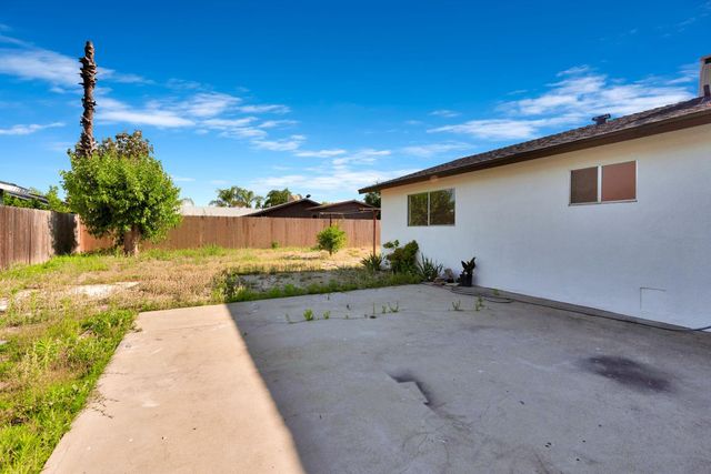 655 Forest Lane, Sanger, CA 93657