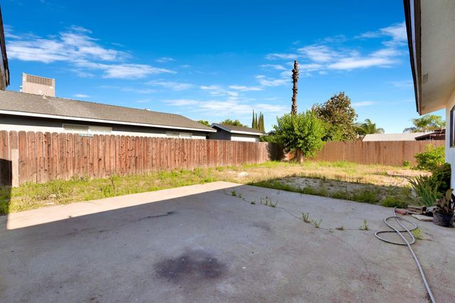 655 Forest Lane, Sanger, CA 93657