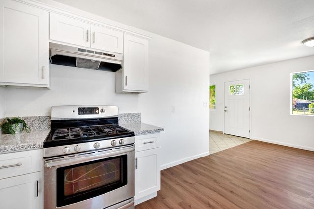 655 Forest Lane, Sanger, CA 93657