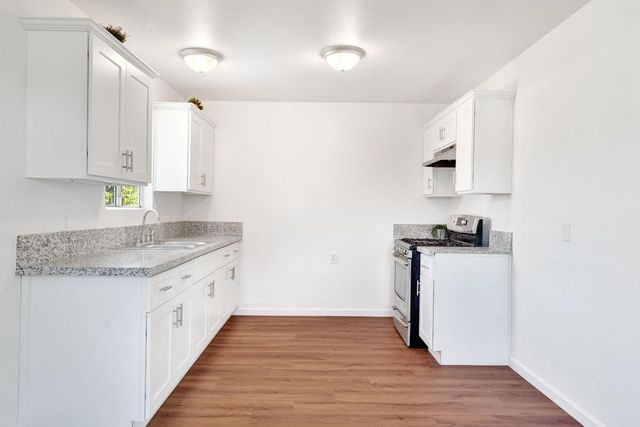655 Forest Lane, Sanger, CA 93657