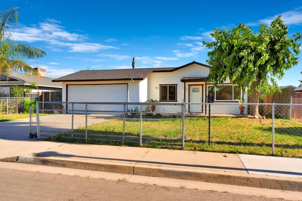 655 Forest Lane, Sanger, CA 93657
