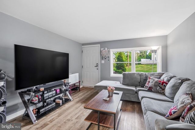4 CREEKVIEW AVE, Bordentown, NJ 08620