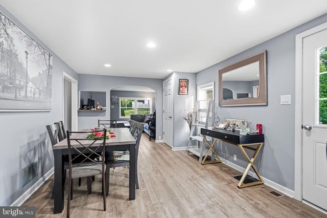 4 CREEKVIEW AVE, Bordentown, NJ 08620