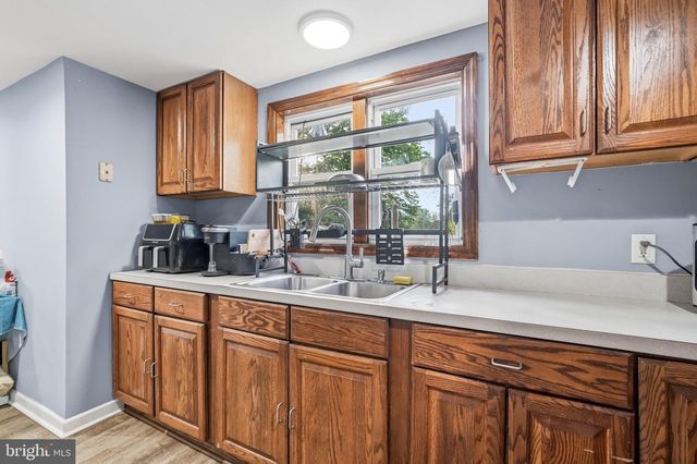 4 CREEKVIEW AVE, Bordentown, NJ 08620