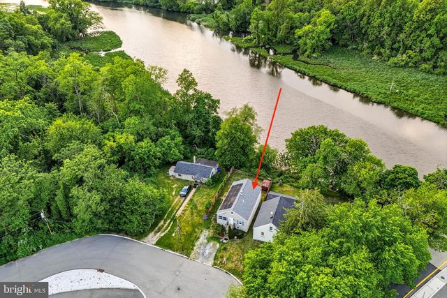 4 CREEKVIEW AVE, Bordentown, NJ 08620
