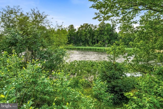 4 CREEKVIEW AVE, Bordentown, NJ 08620