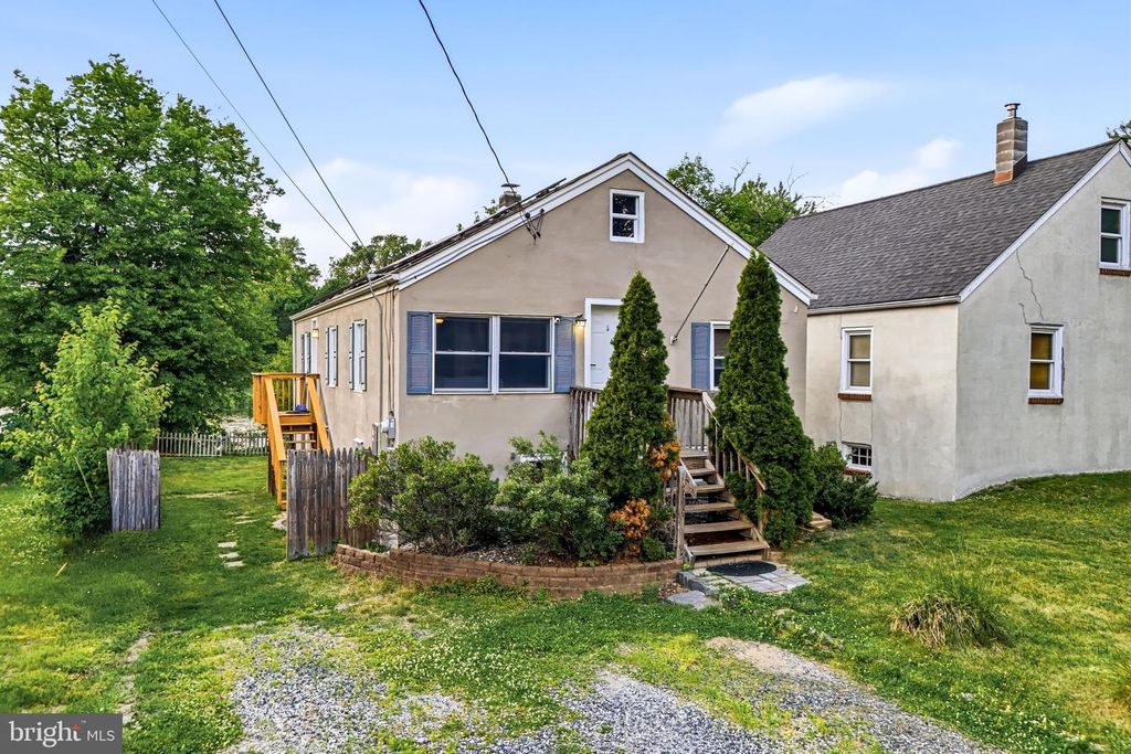 4 CREEKVIEW AVE, Bordentown, NJ 08620