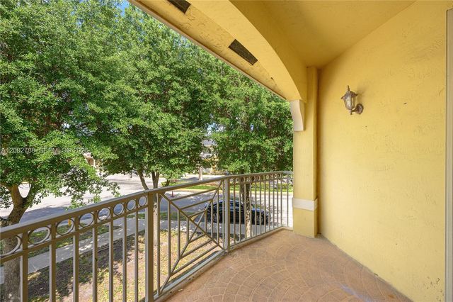 8964 W Flagler St 206, Miami, FL 33174