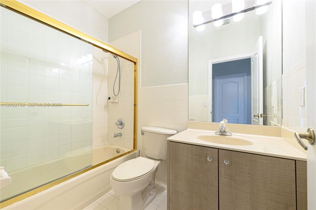 8964 W Flagler St 206, Miami, FL 33174