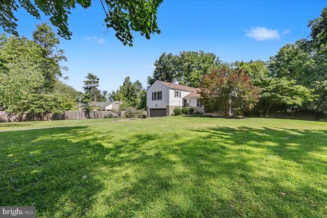813 STONYBROOK DR, Blue Bell, PA 19422