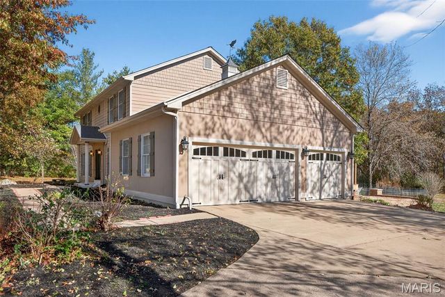 1330 Lake Hollow Drive, Defiance, MO 63341