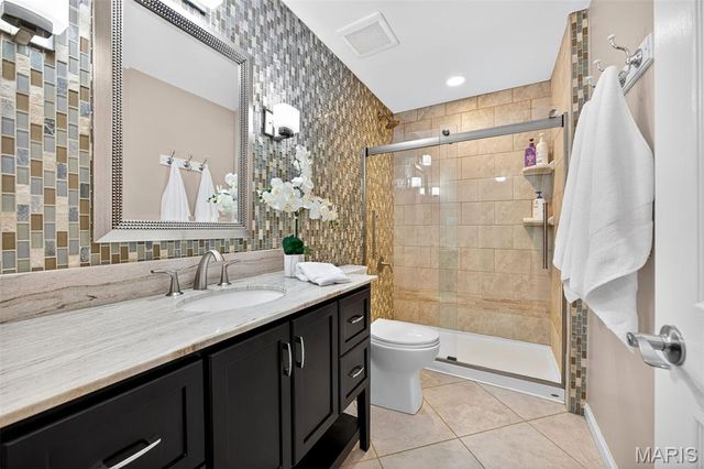 1330 Lake Hollow Drive, Defiance, MO 63341