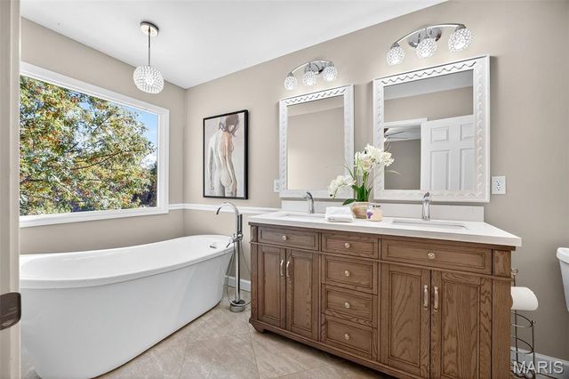 1330 Lake Hollow Drive, Defiance, MO 63341