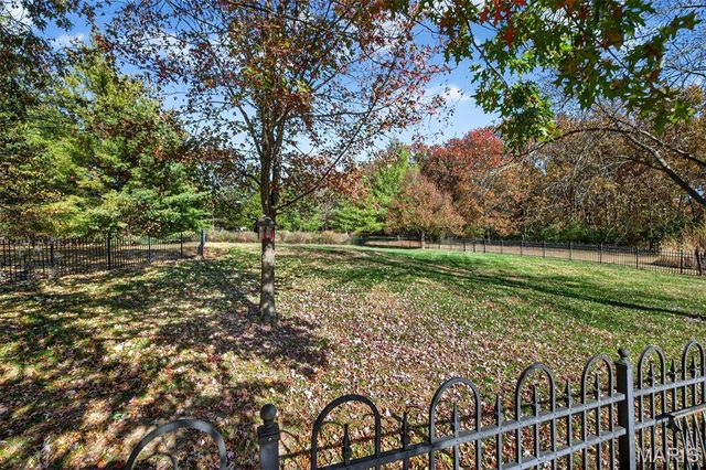 1330 Lake Hollow Drive, Defiance, MO 63341