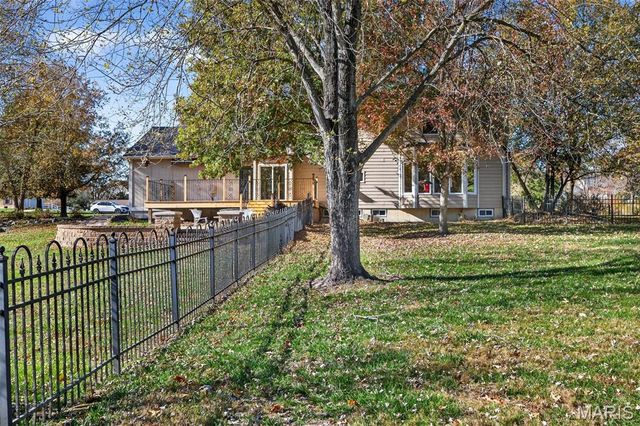 1330 Lake Hollow Drive, Defiance, MO 63341