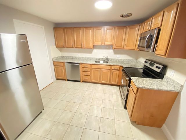 222 Babcock Street 2B, Brookline, MA 02446