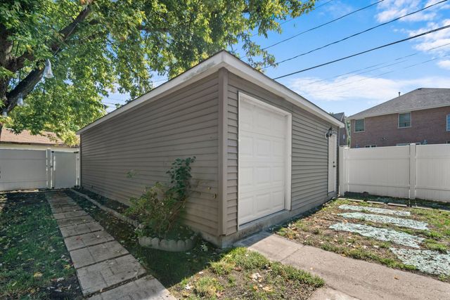 4333 Blanchan Avenue, Brookfield, IL 60513