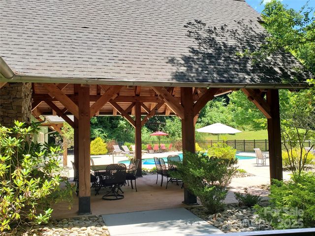 307 Summer Orchard Drive, Hendersonville, NC 28792
