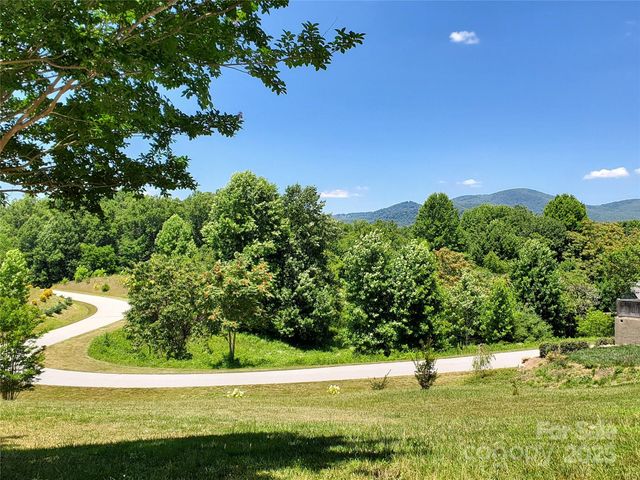 307 Summer Orchard Drive, Hendersonville, NC 28792
