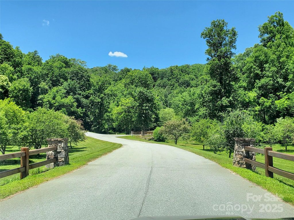 307 Summer Orchard Drive, Hendersonville, NC 28792