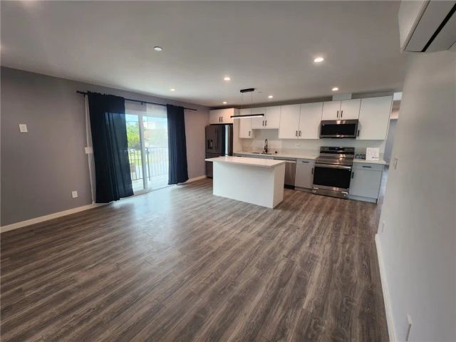 9033 Lindley Avenue, Northridge, CA 91325