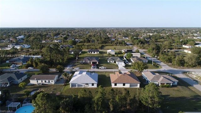 3005 52nd St W, Lehigh Acres, FL 33971