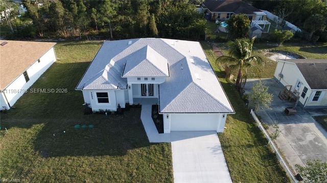 3005 52nd St W, Lehigh Acres, FL 33971