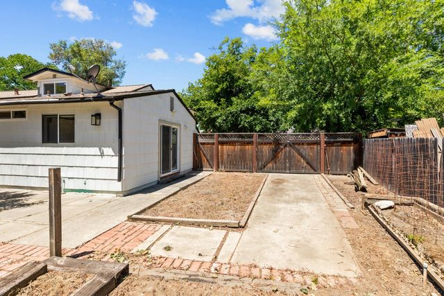 3004 Leta Ln, Sacramento, CA 95821