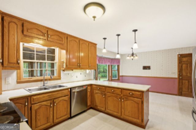 2355 N Peachtree Way, Dunwoody, GA 30338