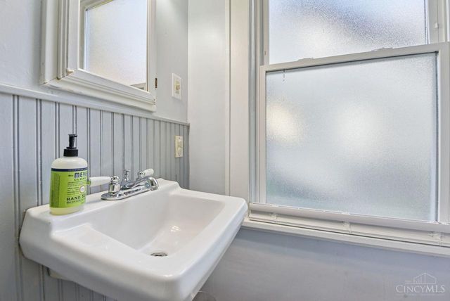 2824 Montana Avenue, Cincinnati, OH 45211