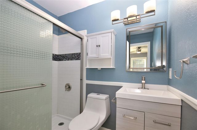 6611 Wayne Johnson Avenue, Hitchcock, TX 77563