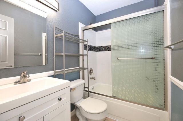 6611 Wayne Johnson Avenue, Hitchcock, TX 77563