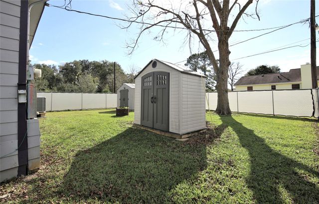 6611 Wayne Johnson Avenue, Hitchcock, TX 77563