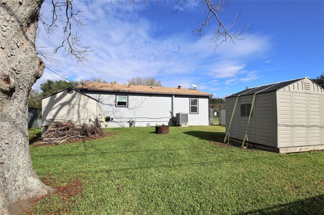 6611 Wayne Johnson Avenue, Hitchcock, TX 77563