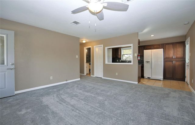 6611 Wayne Johnson Avenue, Hitchcock, TX 77563