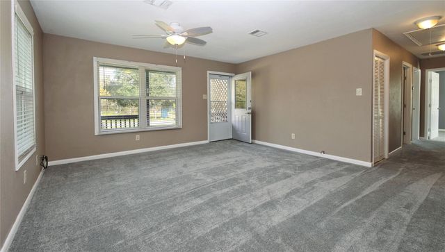6611 Wayne Johnson Avenue, Hitchcock, TX 77563