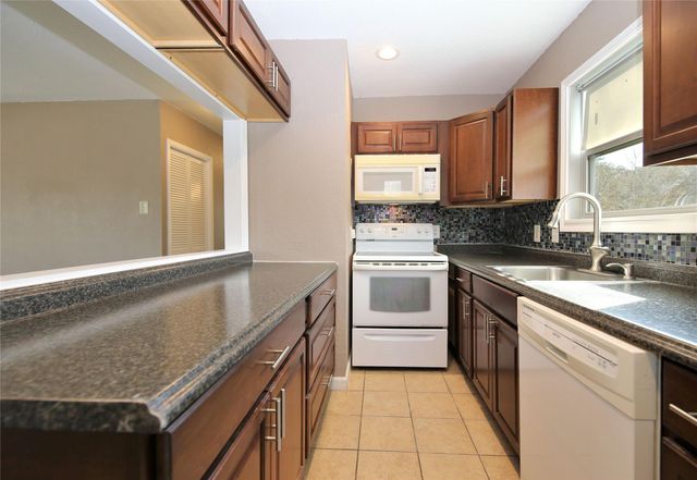 6611 Wayne Johnson Avenue, Hitchcock, TX 77563