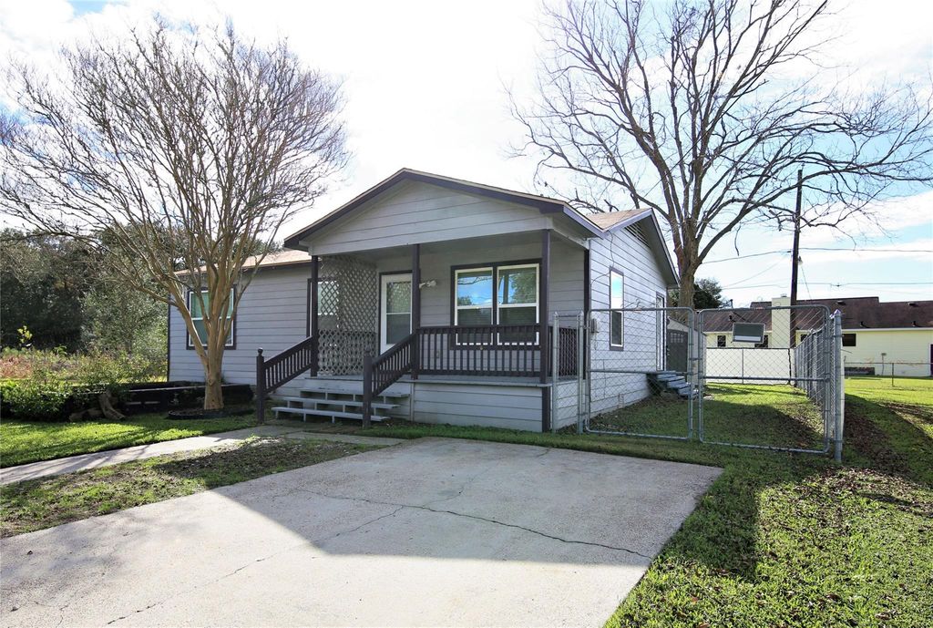 6611 Wayne Johnson Avenue, Hitchcock, TX 77563