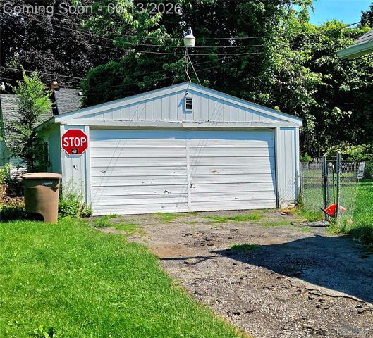 675 E Beverly Avenue, Pontiac, MI 48340