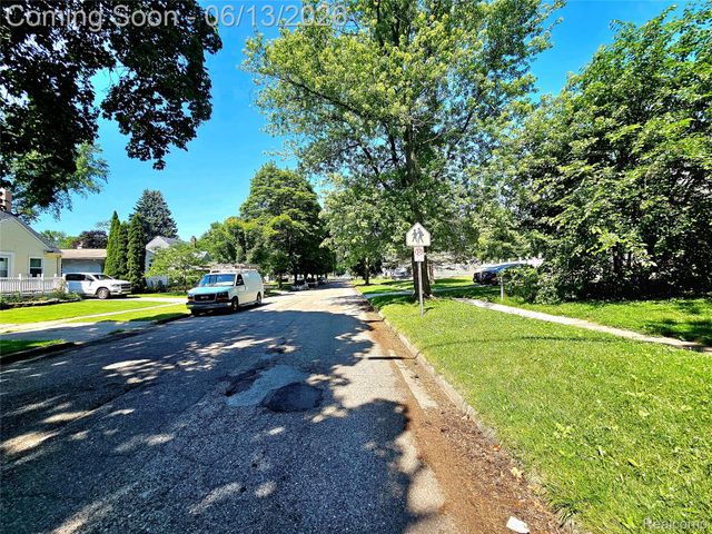 675 E Beverly Avenue, Pontiac, MI 48340