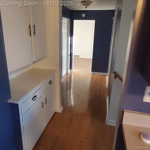 675 E Beverly Avenue, Pontiac, MI 48340