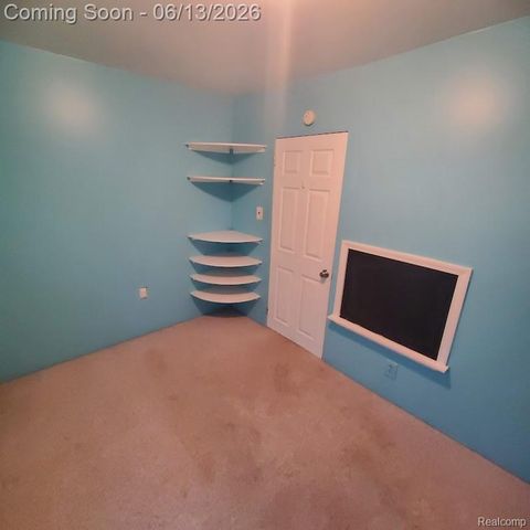 675 E Beverly Avenue, Pontiac, MI 48340
